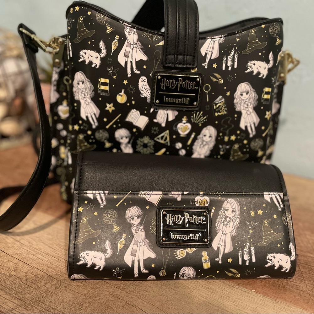 ***SOLD****Loungefly Black and Gold Harry Potter Bag